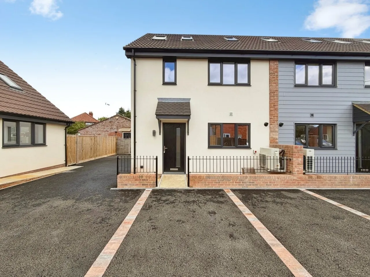 3 bed house for sale — Oldfield Road, Westbury