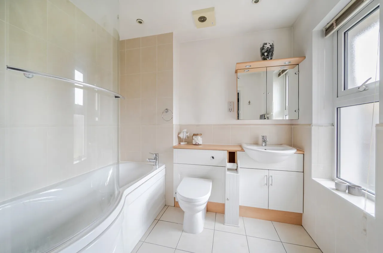 Swordfish Close, Lee-on-the-Solent, PO13, photo 8