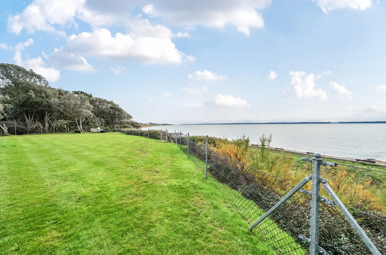 Swordfish Close, Lee-on-the-Solent, PO13, photo 12