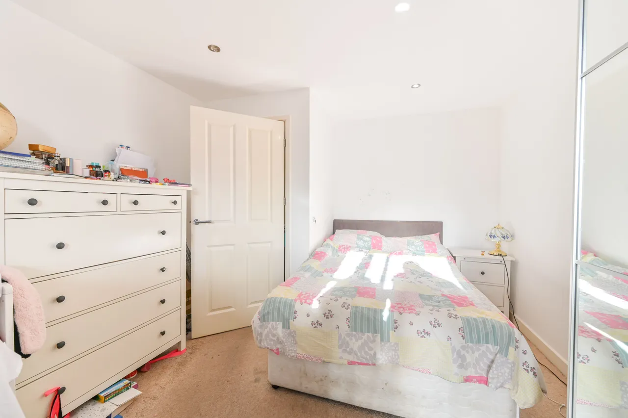 Flat 5, 72 Craven Park, London, photo 4