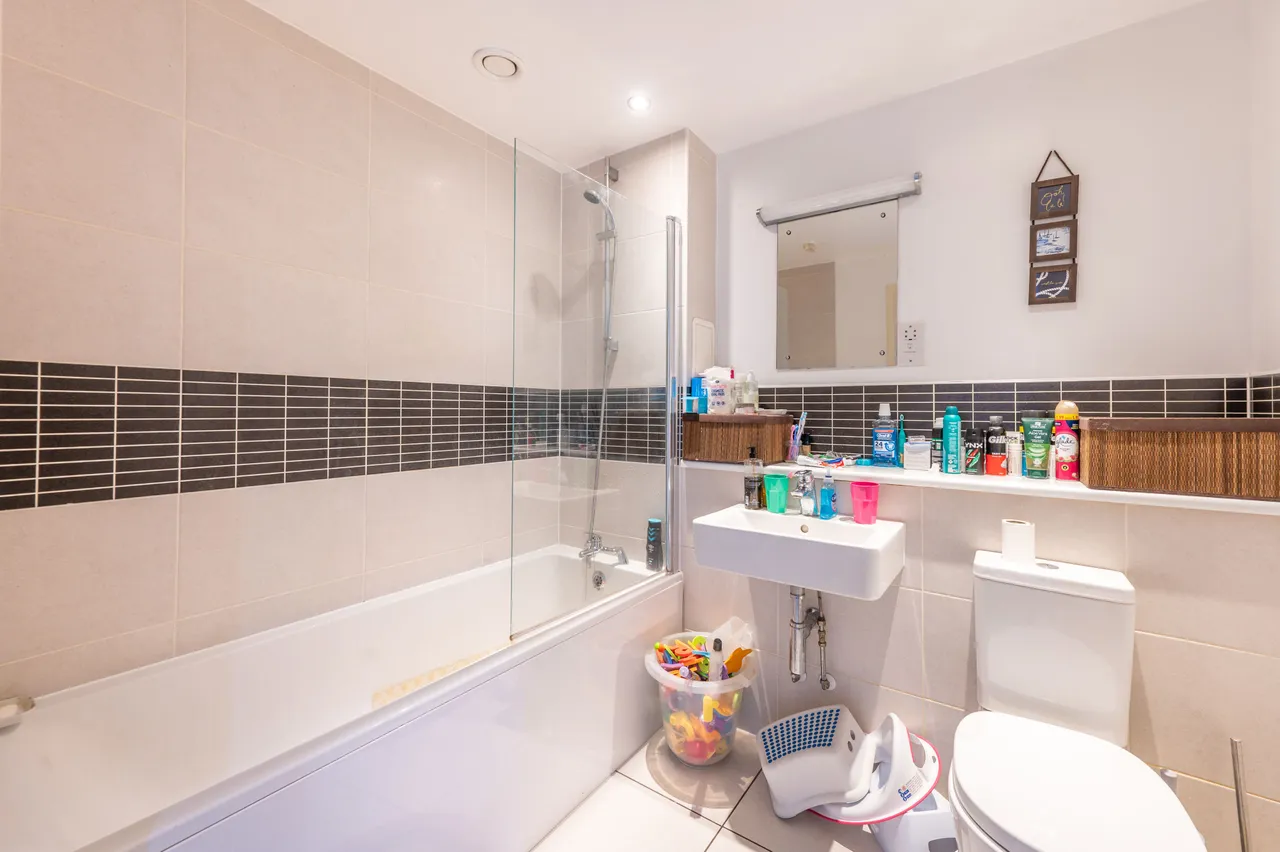 Flat 5, 72 Craven Park, London, photo 5