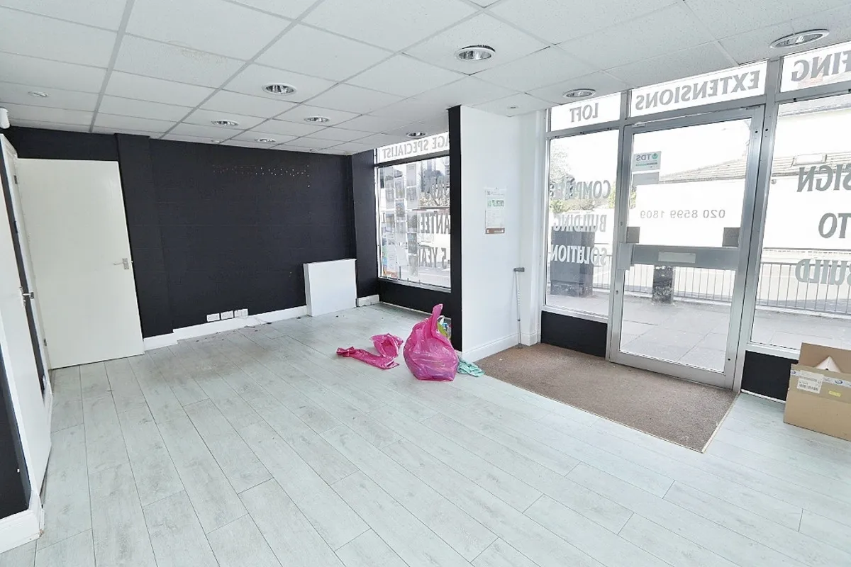 Chadwell Heath Lane, Romford, Essex, RM6 4NP, photo 2