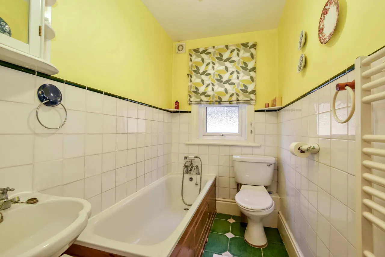 Chester Road, Northwood, HA6, photo 10