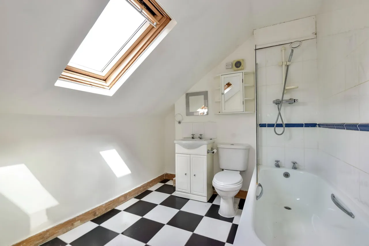 Chester Road, Northwood, HA6, photo 11