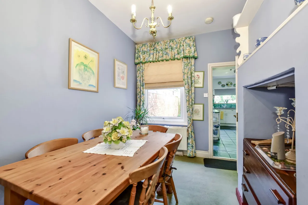 Chester Road, Northwood, HA6, photo 4