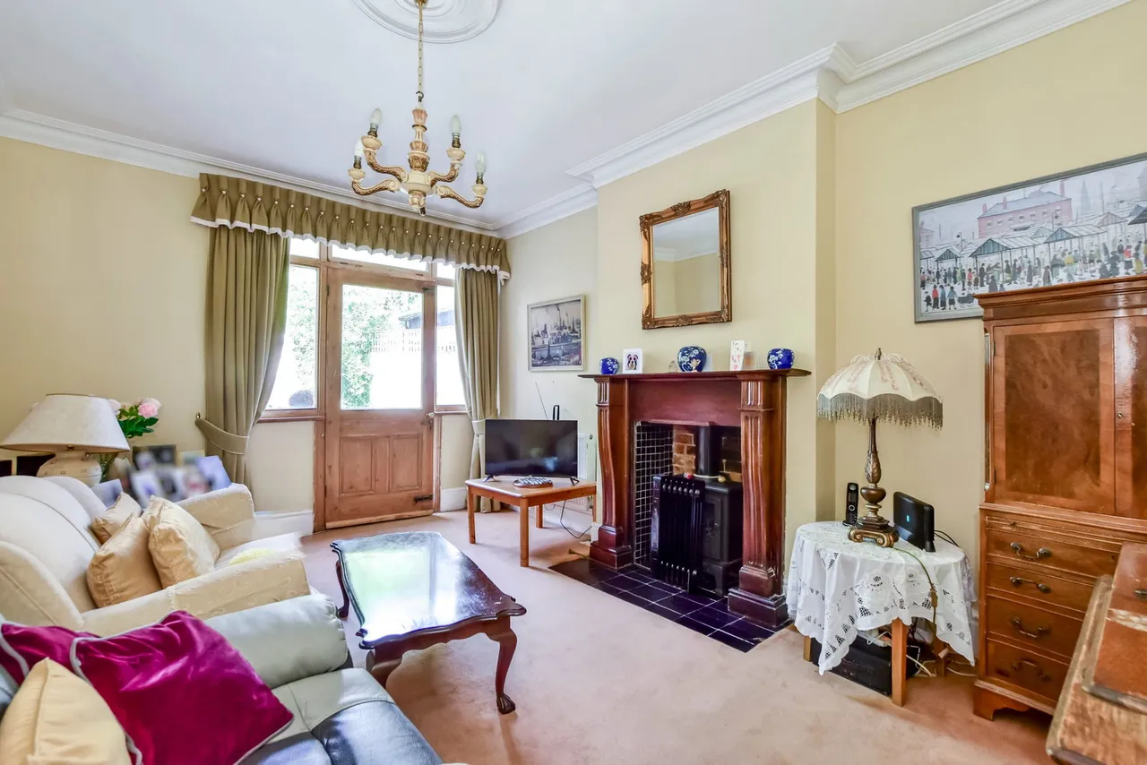 Chester Road, Northwood, HA6, photo 3