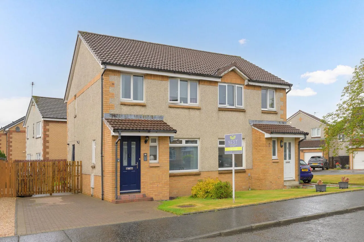 3 bed house for sale — Muirdyke Avenue, Carronshore, FK2 8AW
