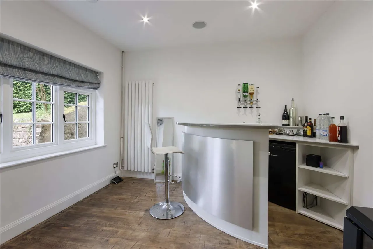 Hungershall Park, Tunbridge Wells, Kent, TN4 8NE, photo 8