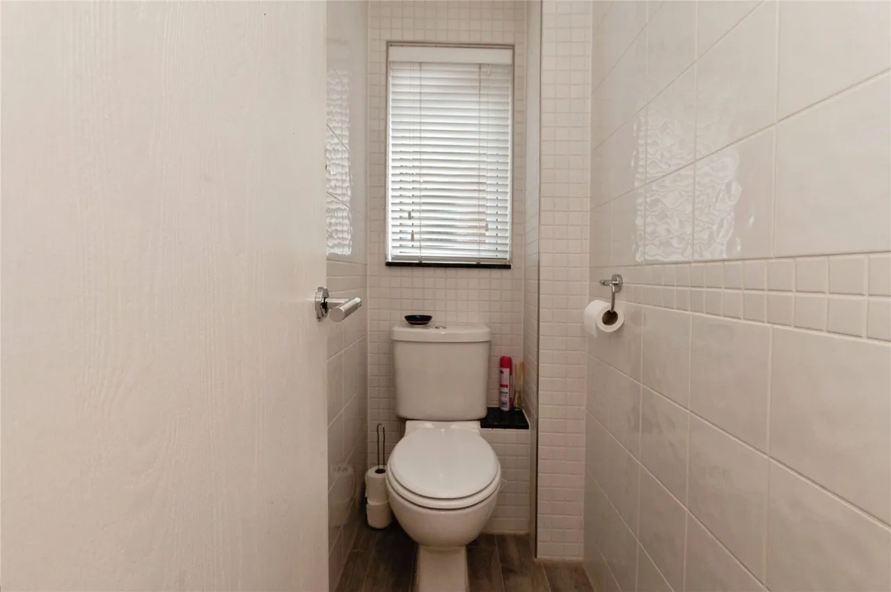 Langford Grove, BASILDON, Essex, SS13, photo 8