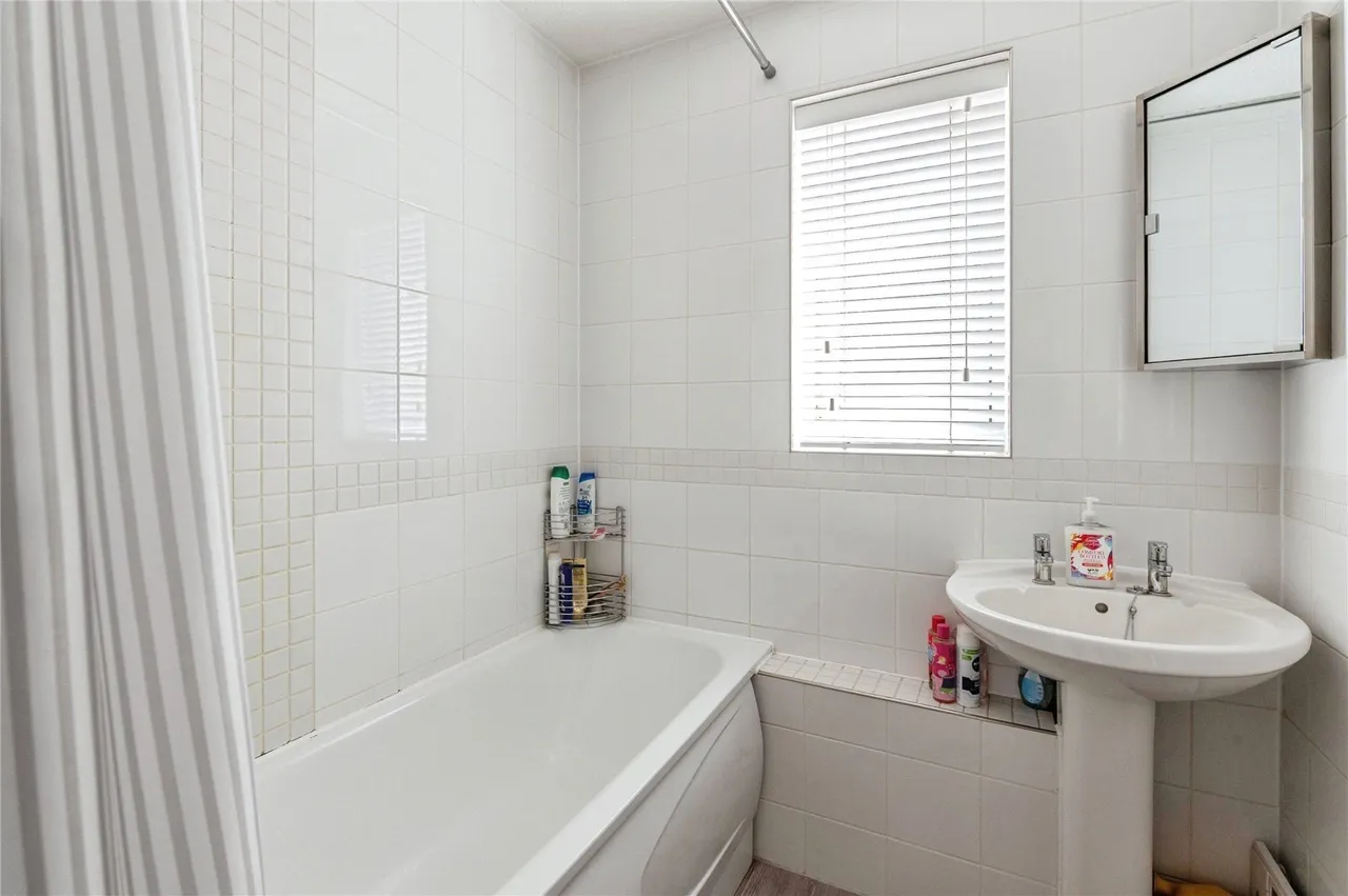 Langford Grove, BASILDON, Essex, SS13, photo 7