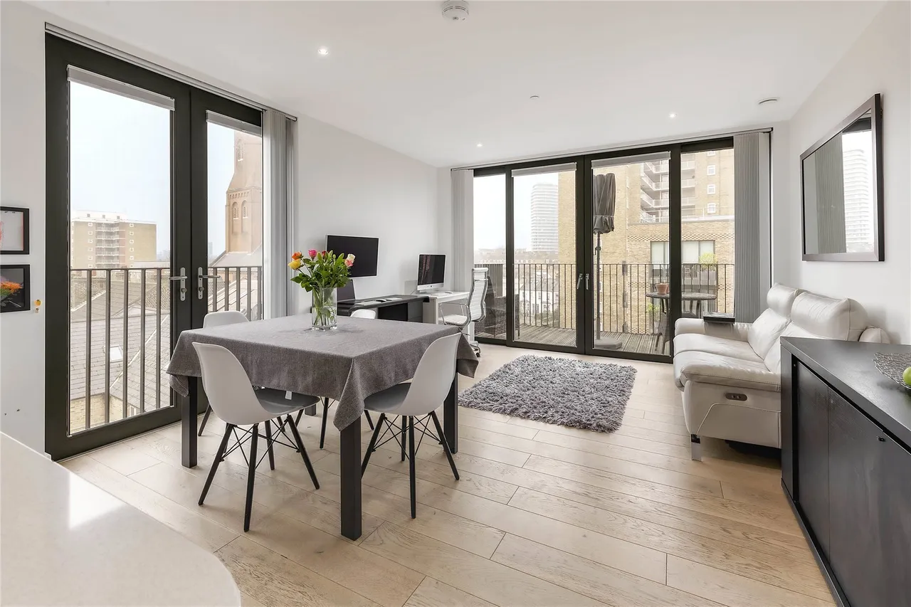 2 bed flat for sale — Cobalt Place, London, SW11