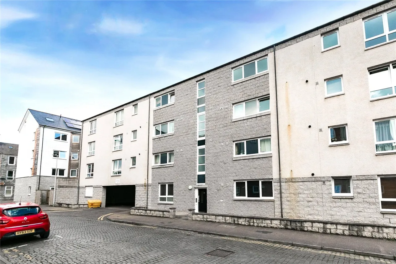 2 bed flat to rent, Fraser Road, Aberdeen, AB25