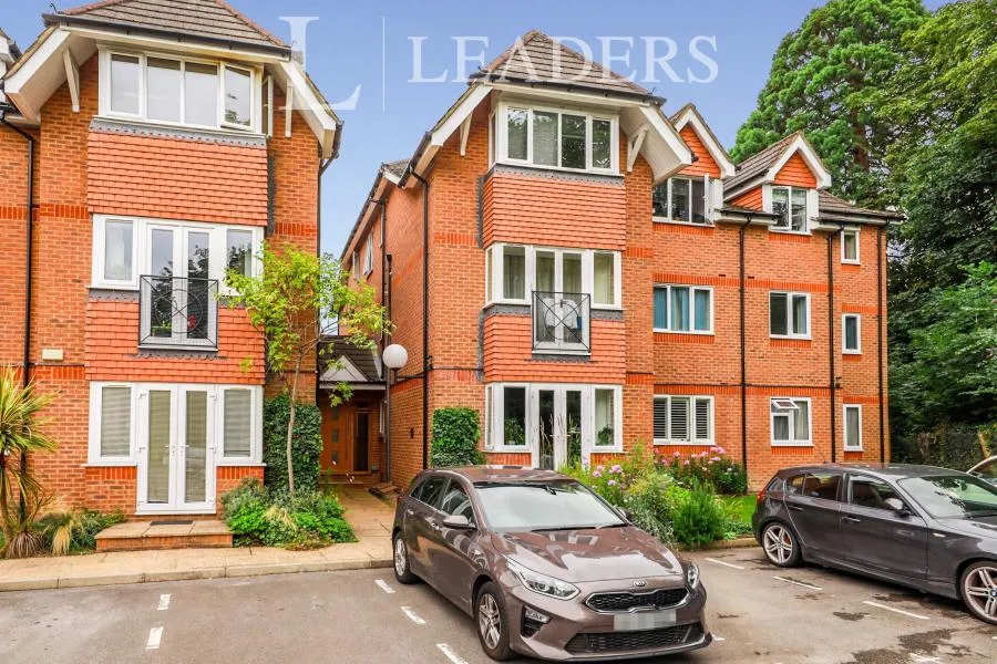 2 bed flat to rent, Stoke Road, Guildford, GU1