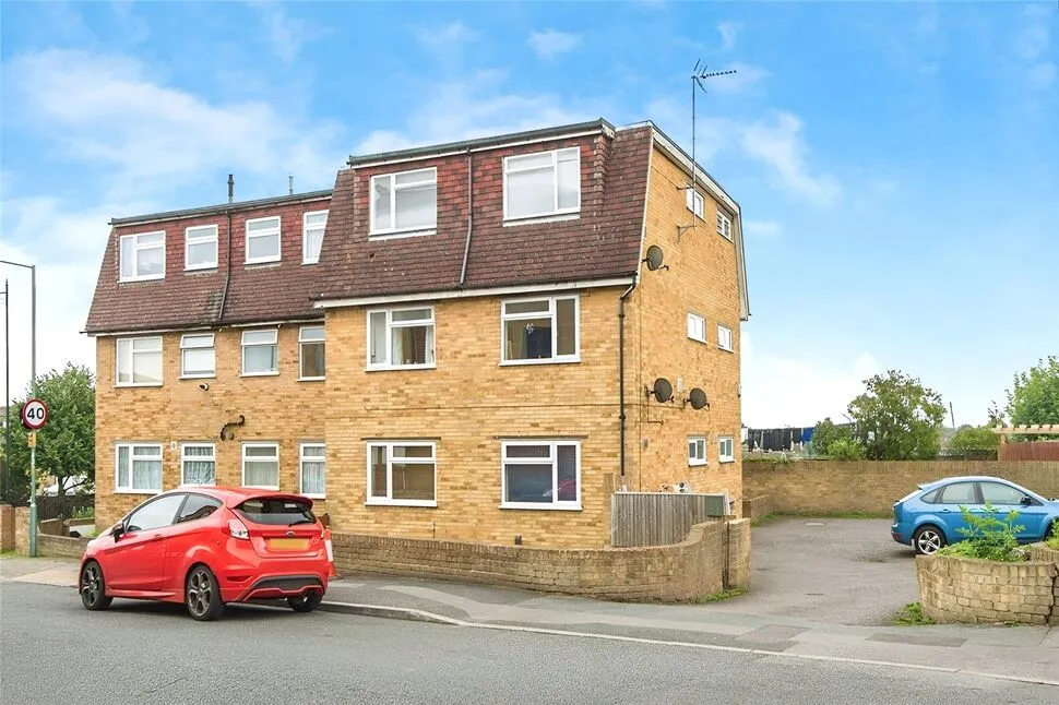 1 bed flat to rent — King Edward Road, Gillingham, Kent, ME7