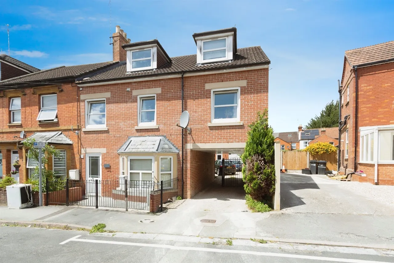 3 bed flat for sale — Everton Road, Yeovil