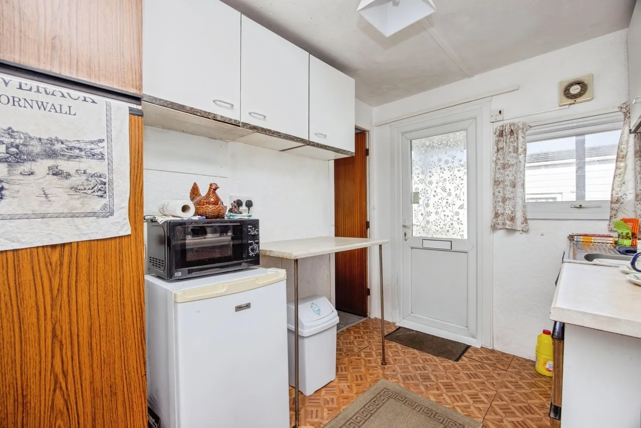 Warwick Drive, Buckler Village, PL25, photo 5