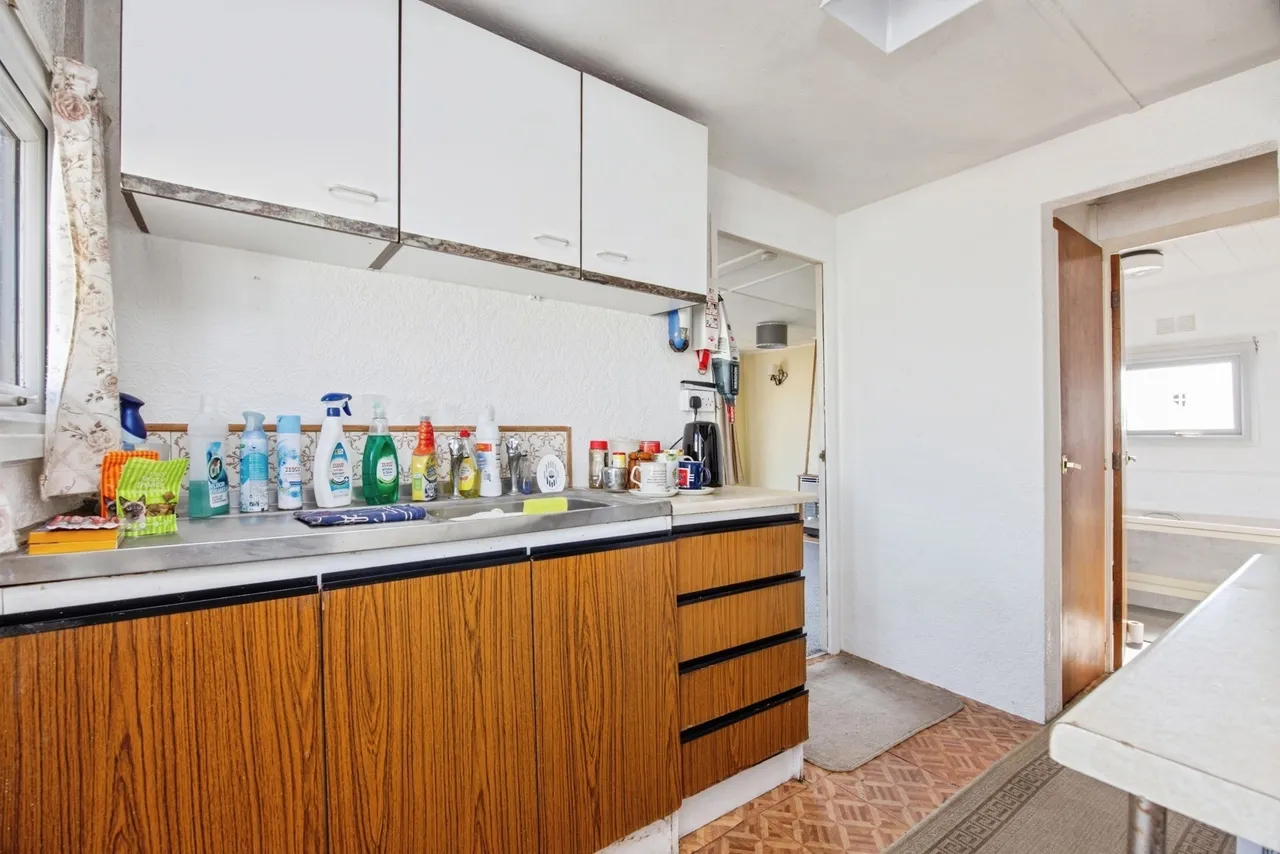 Warwick Drive, Buckler Village, PL25, photo 4