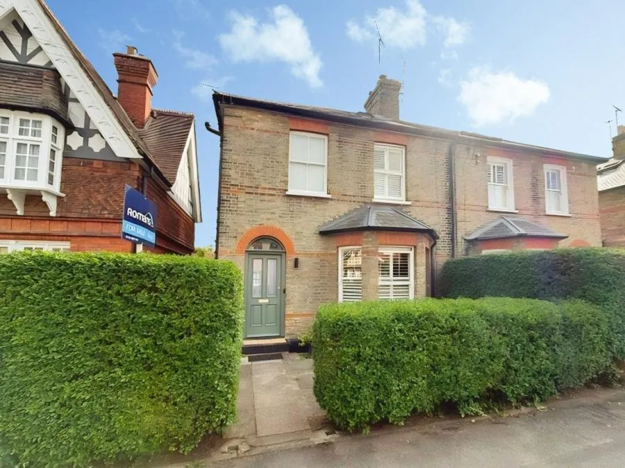 2 bed flat for sale, Montagu Road, Datchet, SL3
