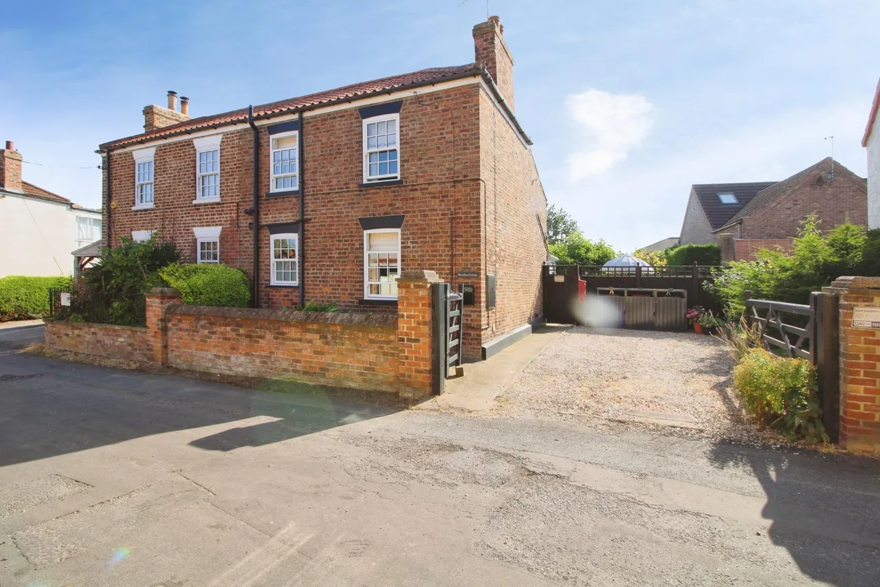 2 bed house for sale, Church Street, Goxhill, DN19