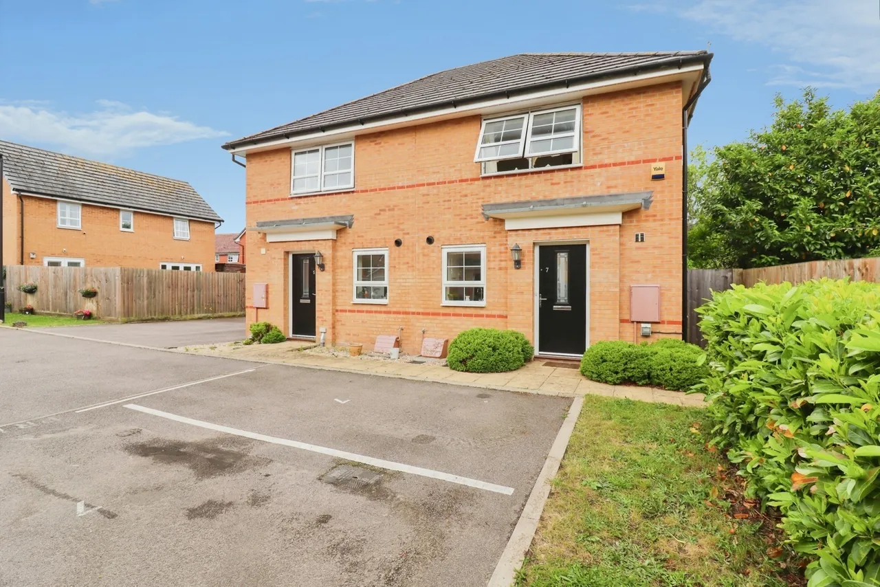 3 bed house for sale — Valetta Drive, Carbrooke, Norfolk, IP25