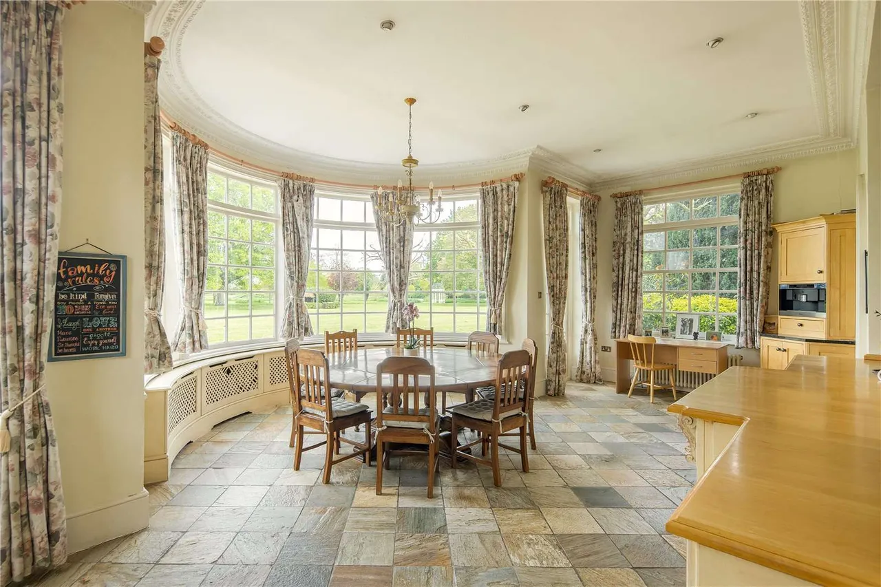 St Mary's Road, Middle Green, Berkshire, SL3 6BS, photo 9