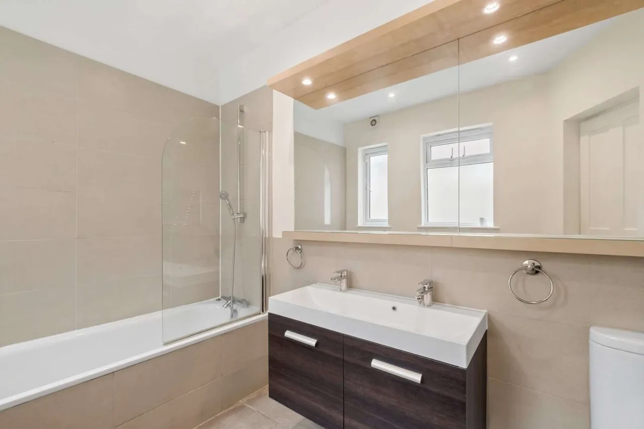 Magdalen Road, London, SW18, photo 10