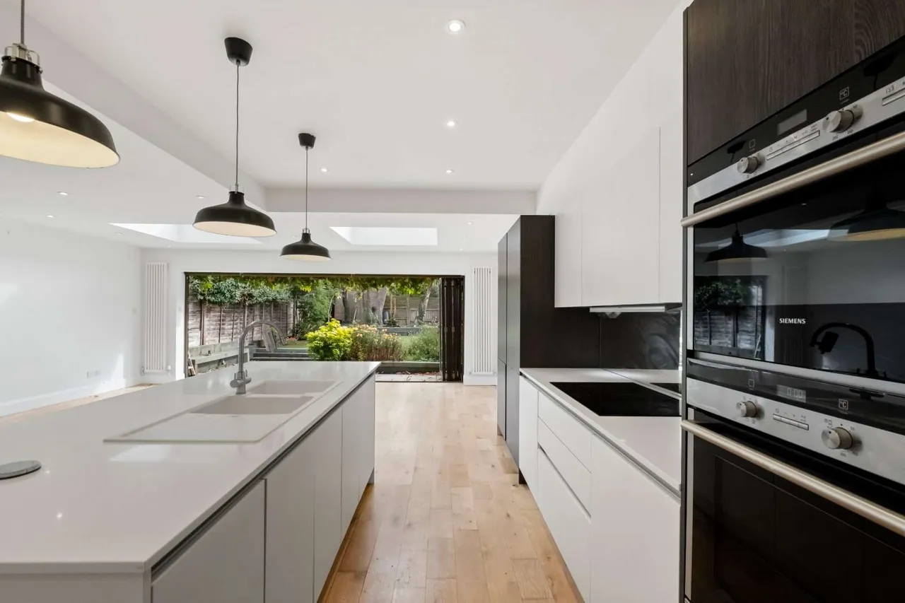 Magdalen Road, London, SW18, photo 2