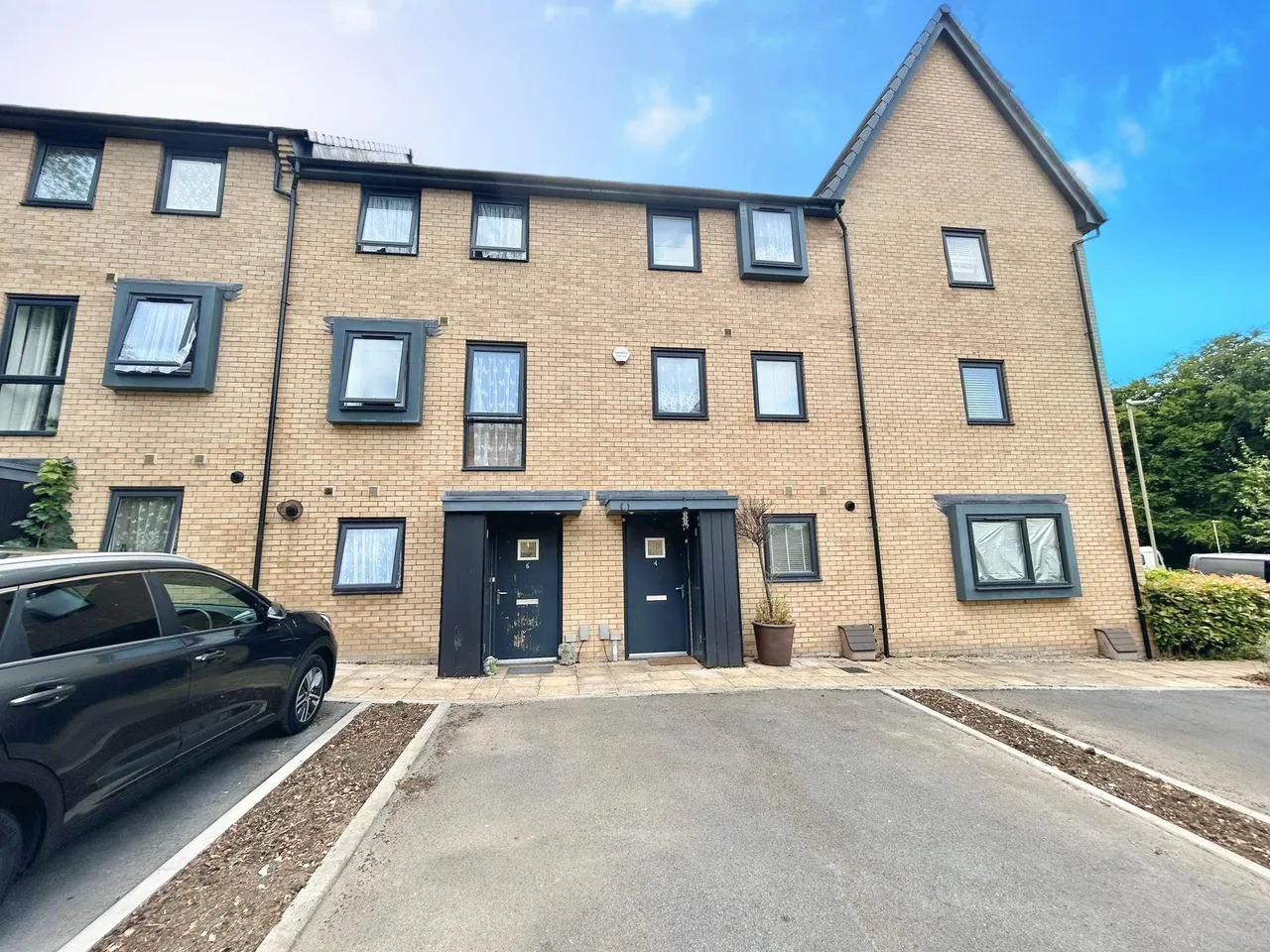 4 bed property to rent — Divot Way Basingstoke