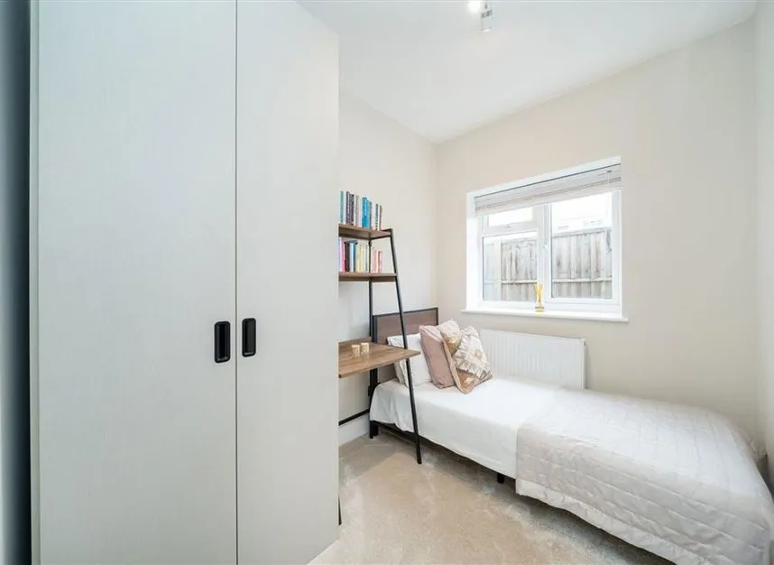Dudden Hill Lane, Gladstone Park, NW10, photo 6
