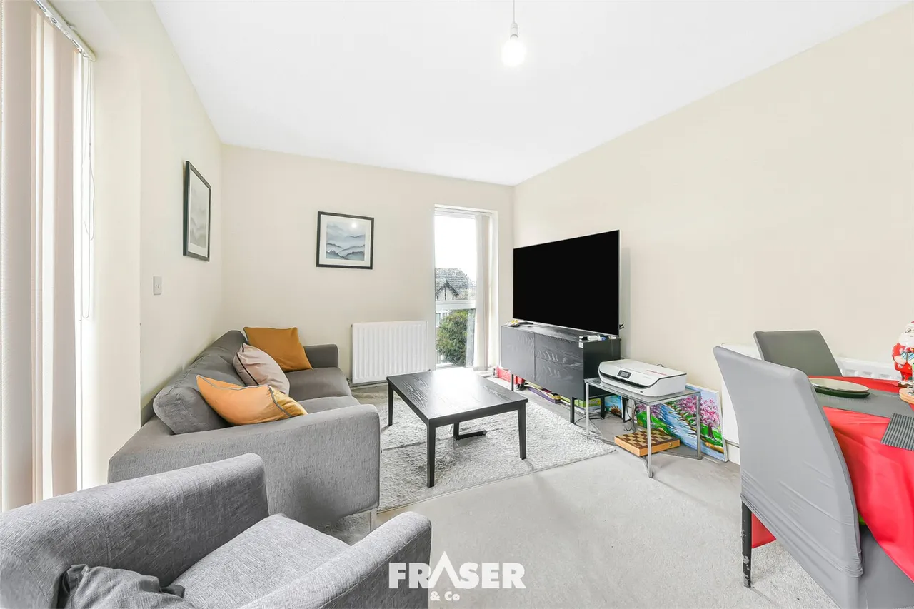 Clarence Avenue, Gants Hill, IG2, photo 3