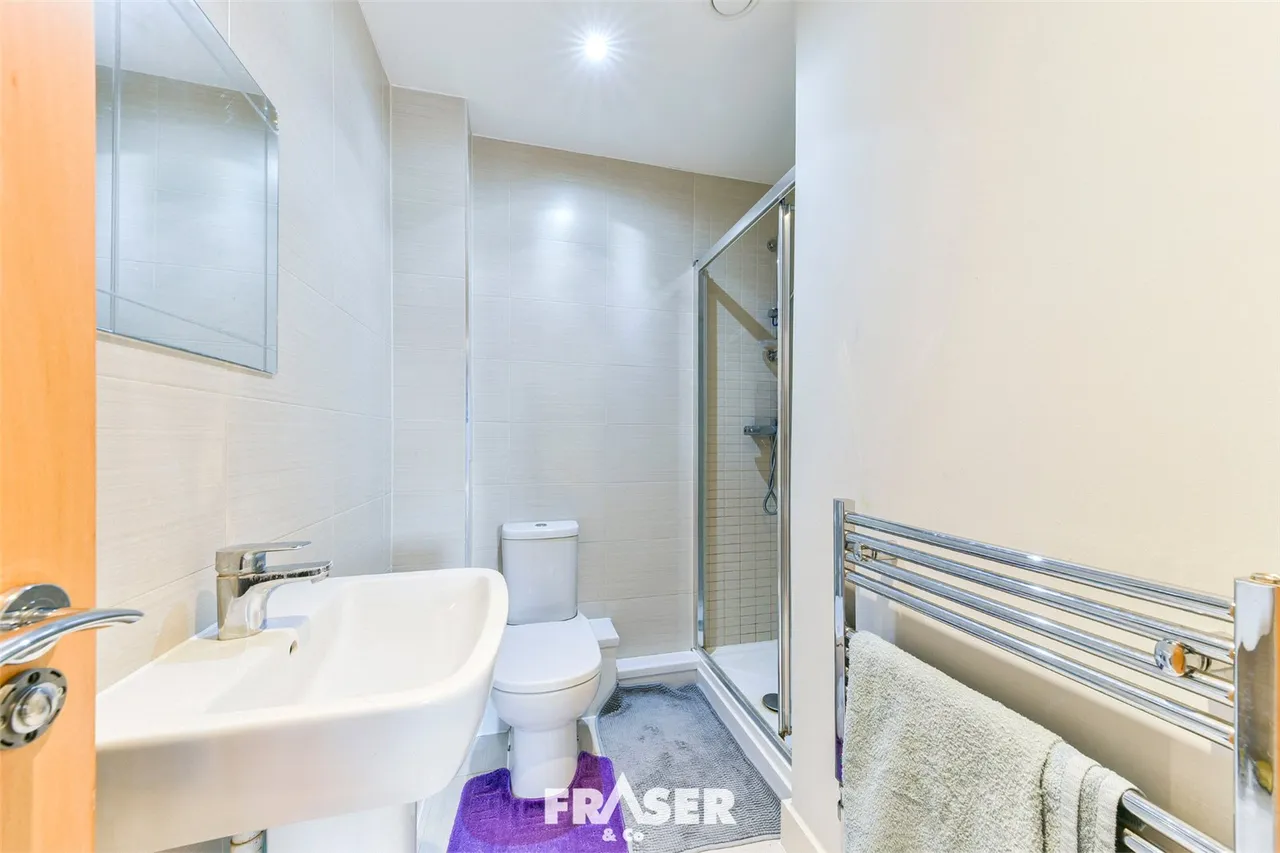 Clarence Avenue, Gants Hill, IG2, photo 10