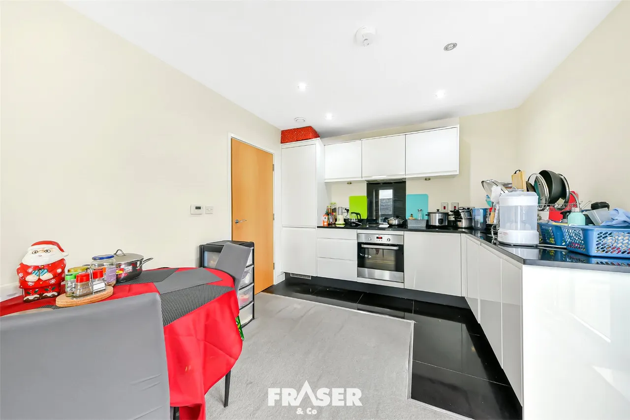 Clarence Avenue, Gants Hill, IG2, photo 6