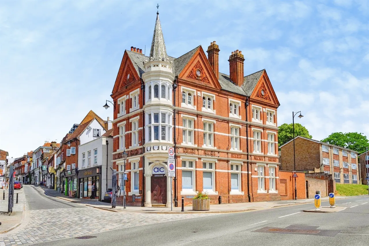 3 bed flat for sale, High Street, Hemel Hempstead, HP1