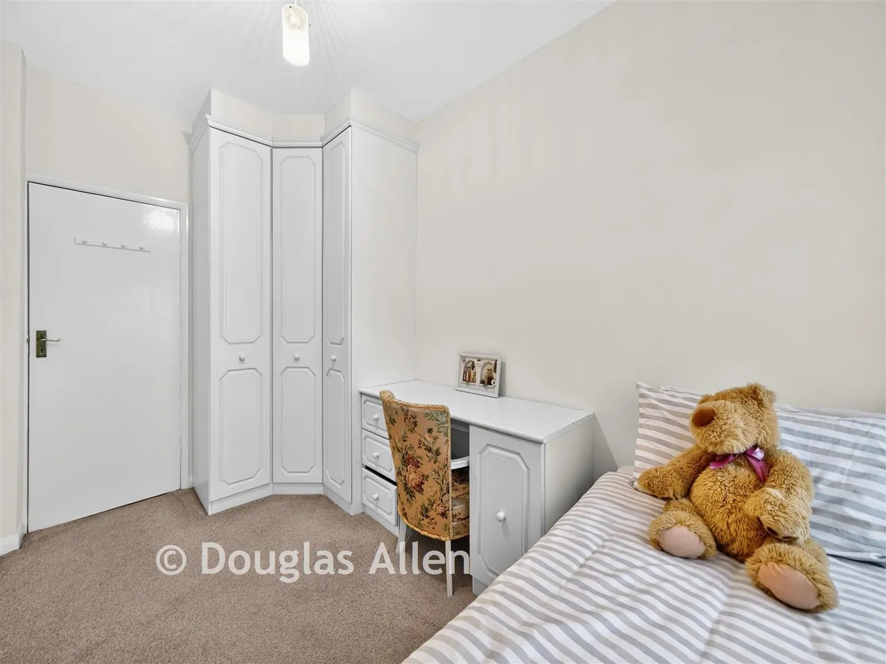 Earlswood Gardens, Clayhall, IG5, photo 13