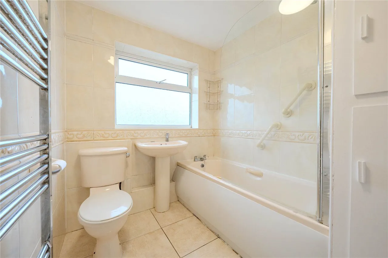 Holt Vale, Holt Park, LS16, photo 7