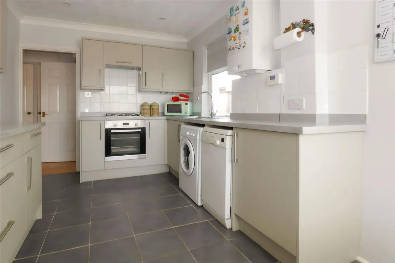 Courtwick Road, Wick, photo 6