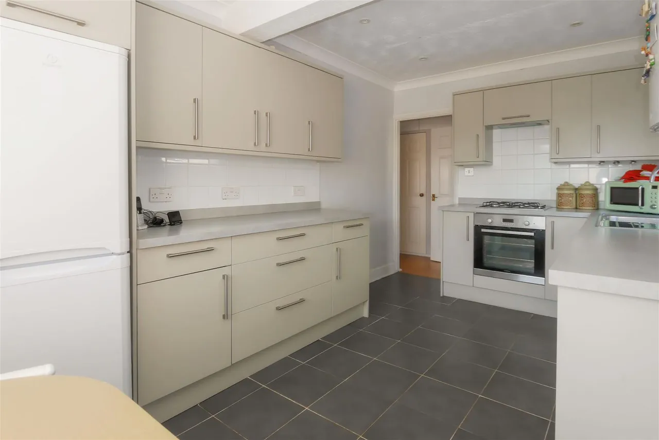 Courtwick Road, Wick, photo 7