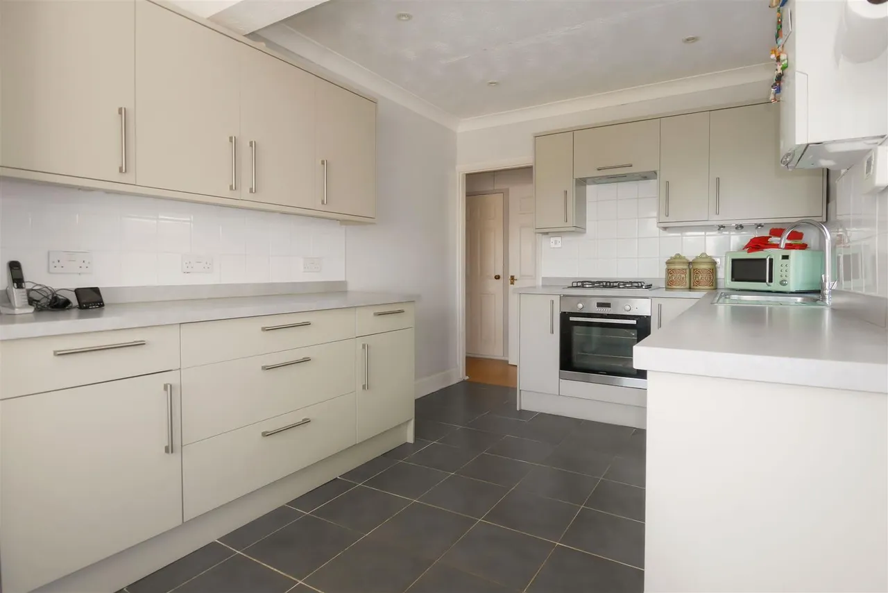 Courtwick Road, Wick, photo 5