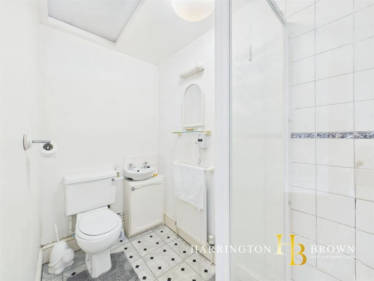 Stoneleigh, North Road, photo 29