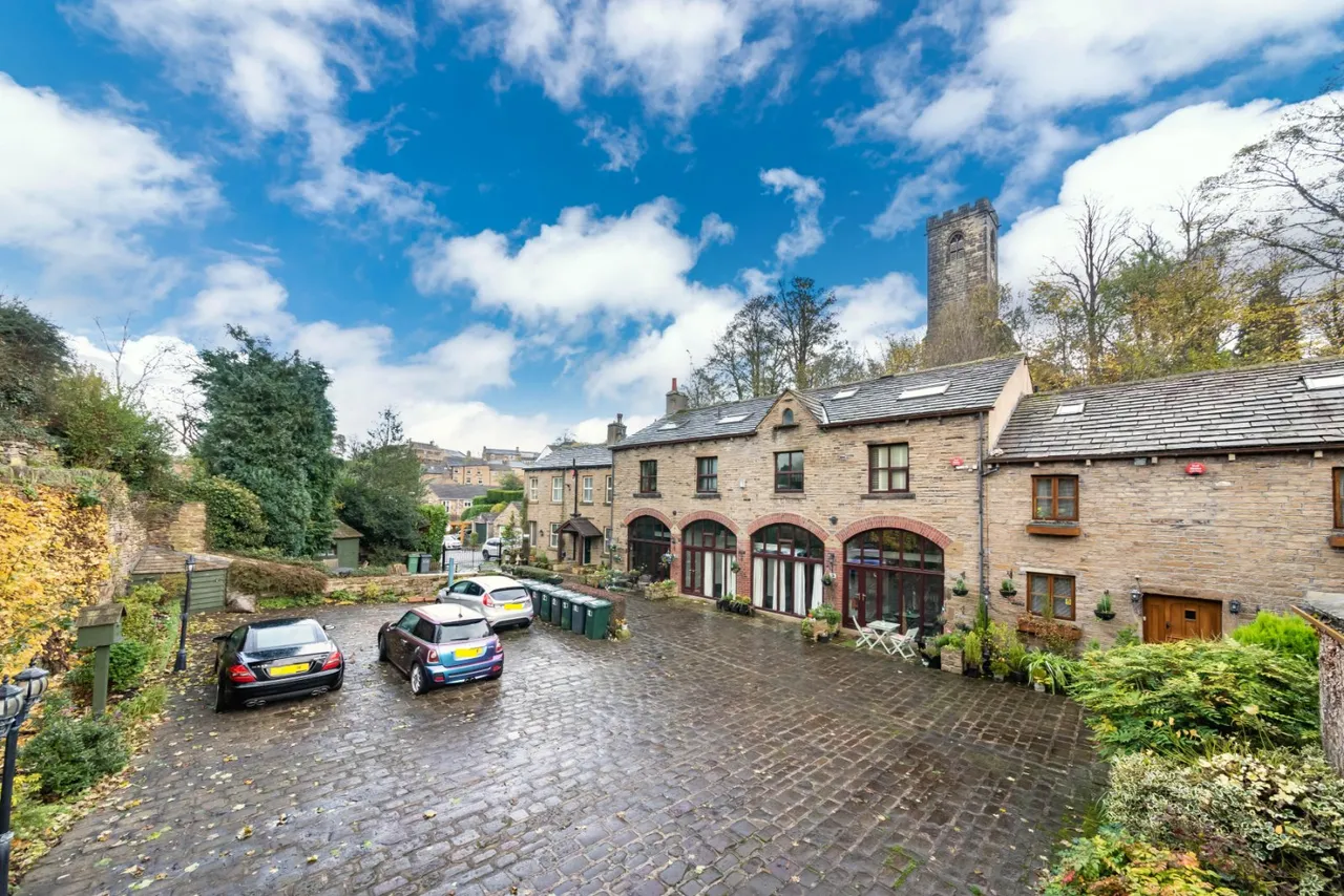 Fold Court, Kirkburton, HD8, photo 16