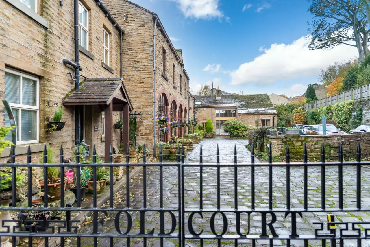 Fold Court, Kirkburton, HD8, photo 10
