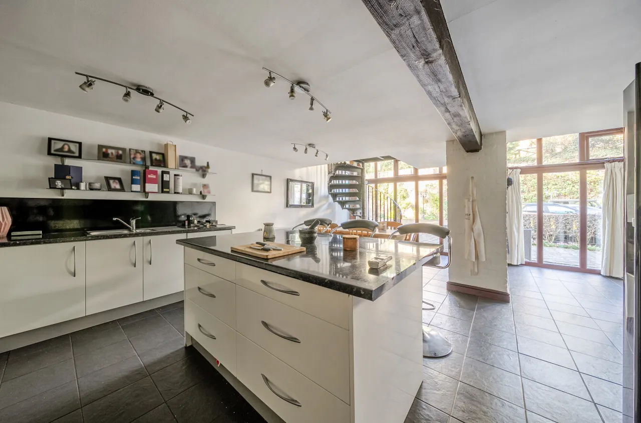 Fold Court, Kirkburton, HD8, photo 3