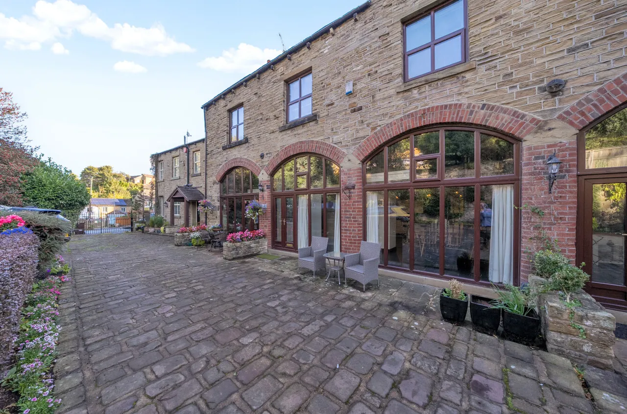 Fold Court, Kirkburton, HD8, photo 11