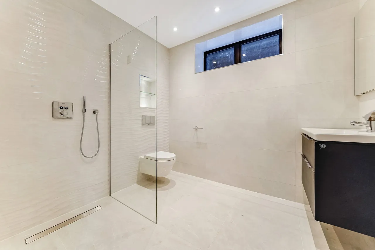 Magnolia Heights, Manor Road, Chigwell, Essex IG7, photo 12