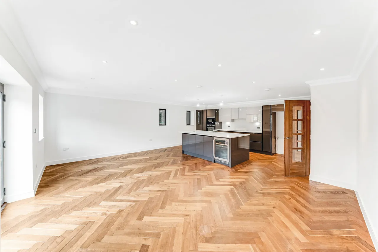 Magnolia Heights, Manor Road, Chigwell, Essex IG7, photo 4