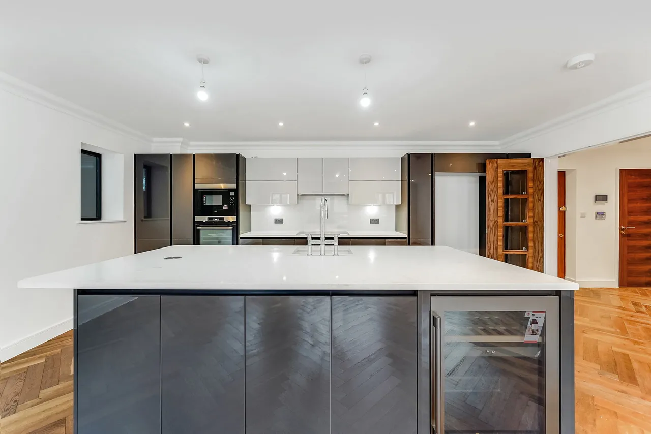 Magnolia Heights, Manor Road, Chigwell, Essex IG7, photo 5
