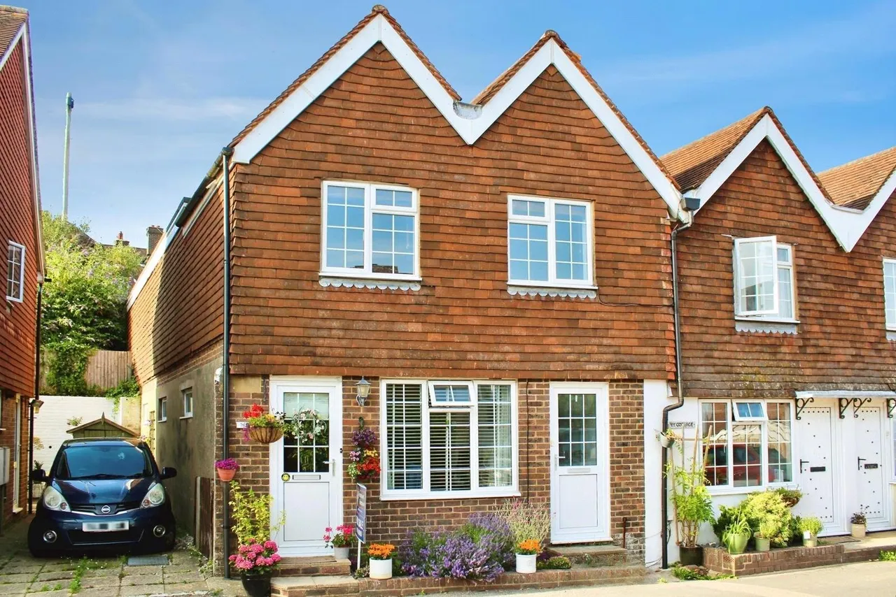 2 bed flat for sale, South Street, Mayfield, TN20
