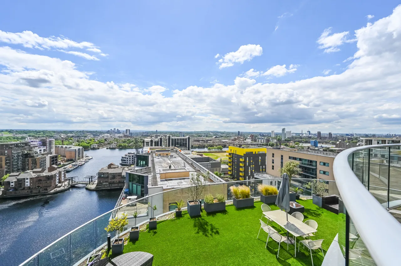 2 bed flat for sale, London, E14