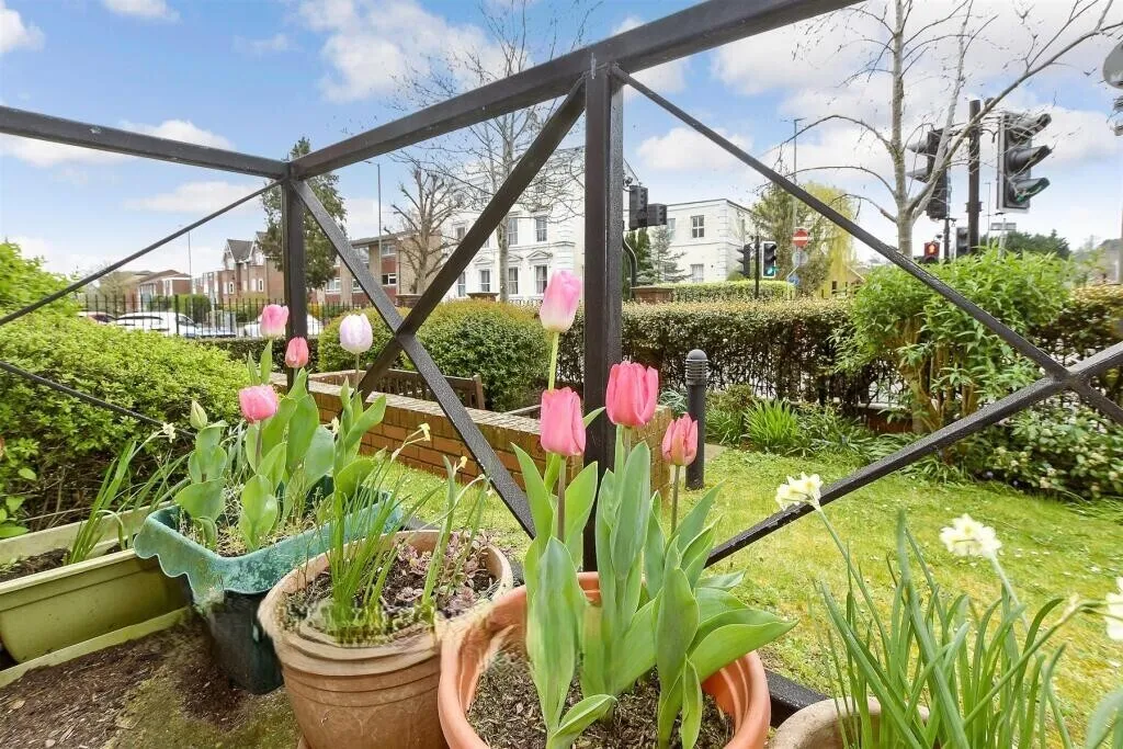Linkfield Lane, Redhill, RH1, photo 4