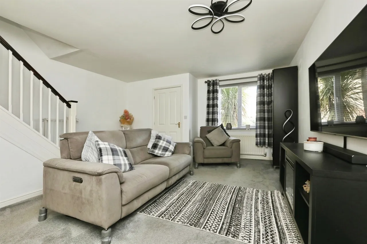 Waterloo Court, Dinnington, S25, photo 6